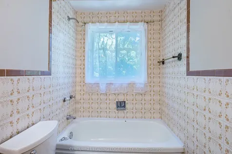 2 Lee Gate Aurora ON L4G 2J7