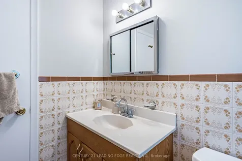 2 Lee Gate Aurora ON L4G 2J7