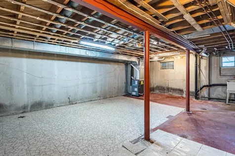 2 Lee Gate Aurora ON L4G 2J7