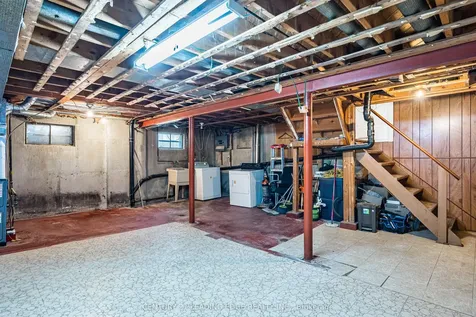 2 Lee Gate Aurora ON L4G 2J7