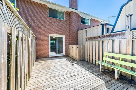 2 Lee Gate Aurora ON L4G 2J7