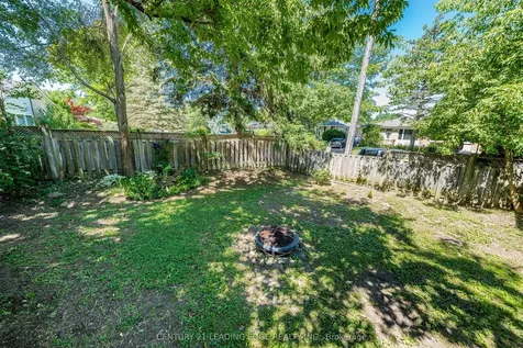 2 Lee Gate Aurora ON L4G 2J7