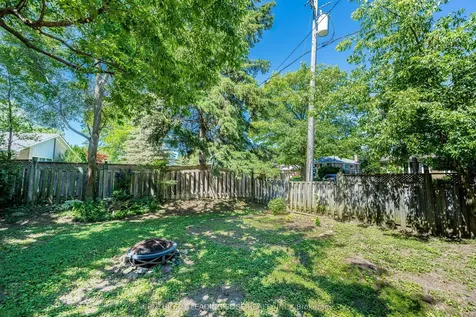 2 Lee Gate Aurora ON L4G 2J7