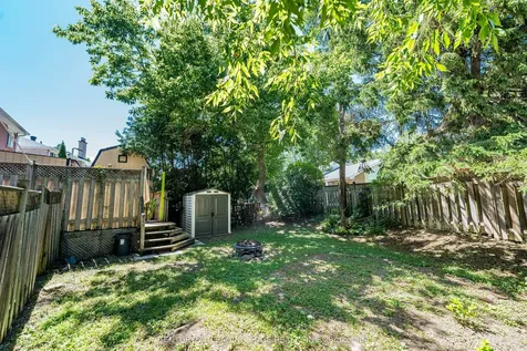 2 Lee Gate Aurora ON L4G 2J7