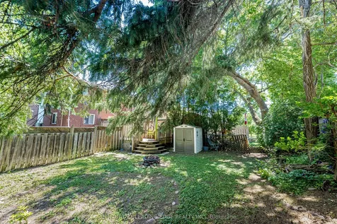 2 Lee Gate Aurora ON L4G 2J7