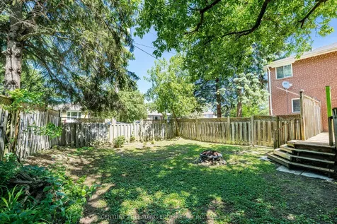 2 Lee Gate Aurora ON L4G 2J7