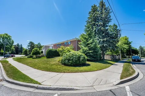 2 Lee Gate Aurora ON L4G 2J7