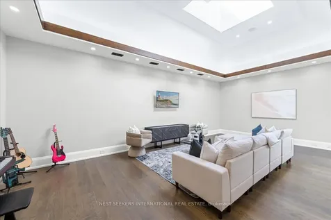 72 Manitou Drive King ON L7B 1E7
