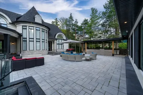 72 Manitou Drive King ON L7B 1E7