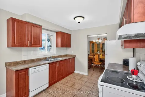 16 Northgate Drive Bradford West Gwillimbury ON L3Z 2H5