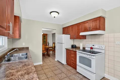 16 Northgate Drive Bradford West Gwillimbury ON L3Z 2H5