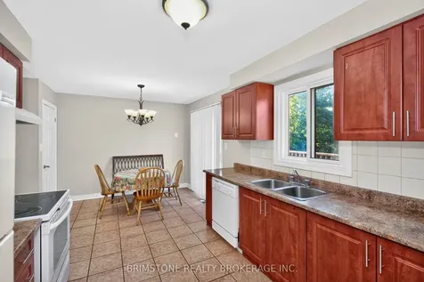 16 Northgate Drive Bradford West Gwillimbury ON L3Z 2H5