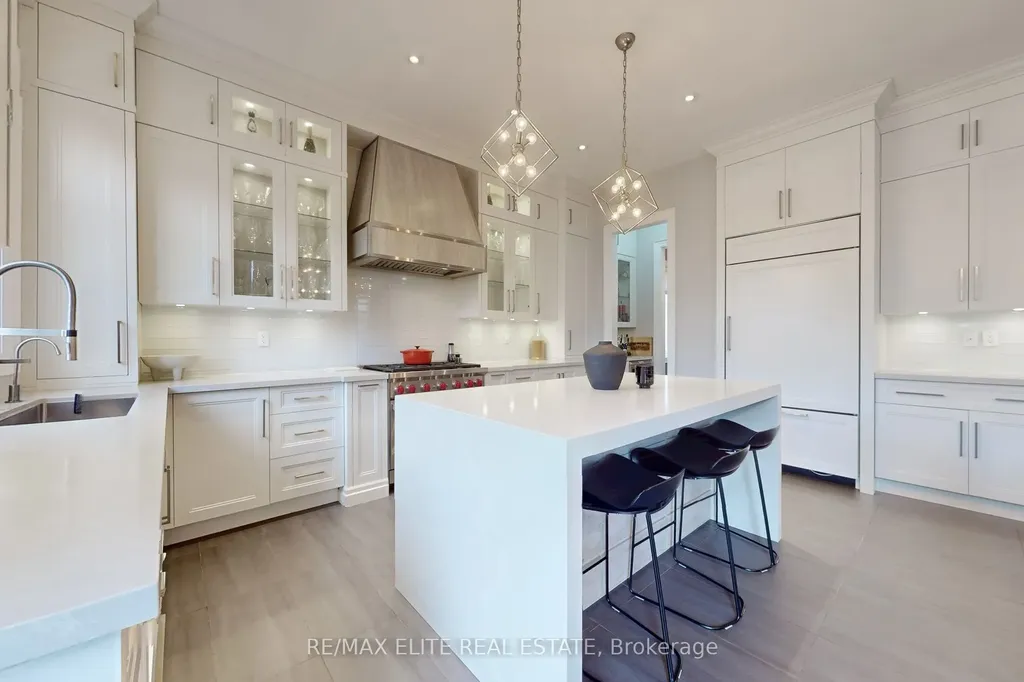 7 Colyton Court Aurora ON L4G 6Z6