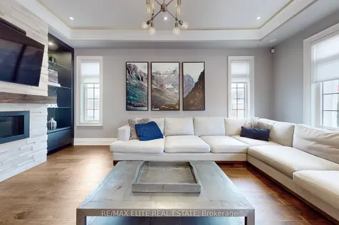 7 Colyton Court Aurora ON L4G 6Z6