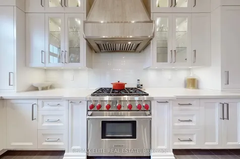 7 Colyton Court Aurora ON L4G 6Z6