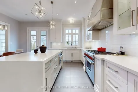 7 Colyton Court Aurora ON L4G 6Z6