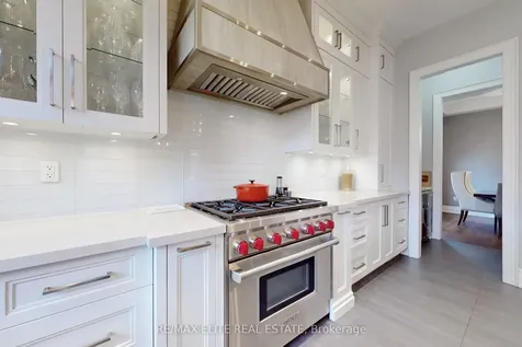 7 Colyton Court Aurora ON L4G 6Z6