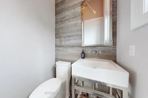 7 Colyton Court Aurora ON L4G 6Z6