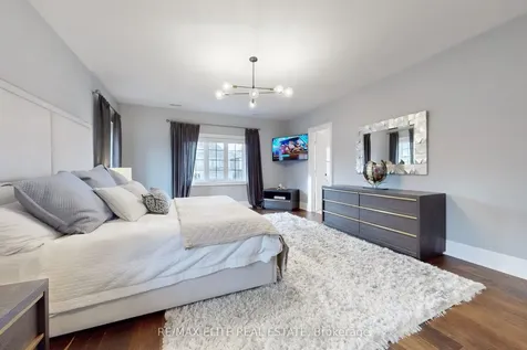 7 Colyton Court Aurora ON L4G 6Z6