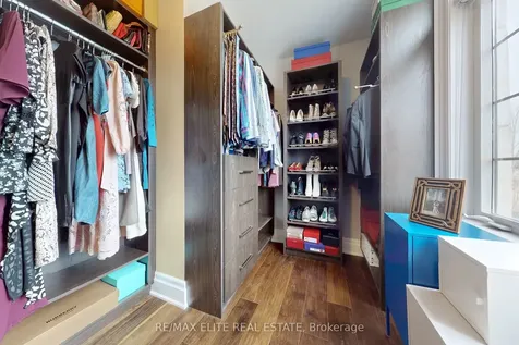 7 Colyton Court Aurora ON L4G 6Z6