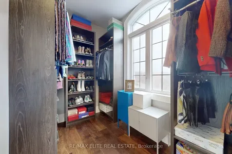 7 Colyton Court Aurora ON L4G 6Z6