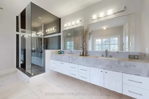 7 Colyton Court Aurora ON L4G 6Z6