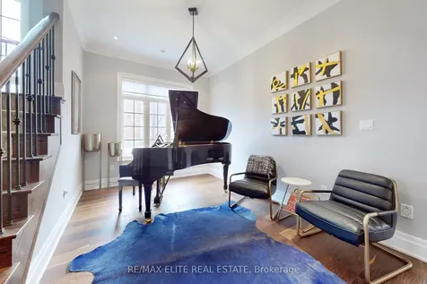 7 Colyton Court Aurora ON L4G 6Z6