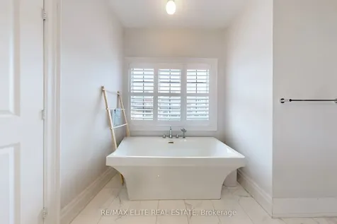 7 Colyton Court Aurora ON L4G 6Z6