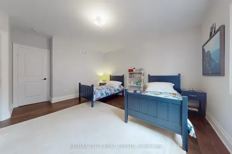 7 Colyton Court Aurora ON L4G 6Z6