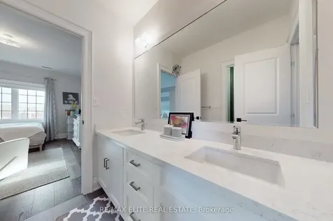 7 Colyton Court Aurora ON L4G 6Z6