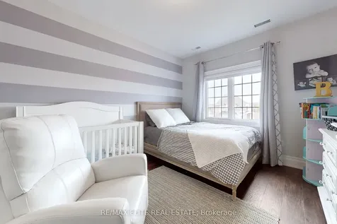 7 Colyton Court Aurora ON L4G 6Z6