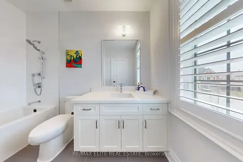 7 Colyton Court Aurora ON L4G 6Z6