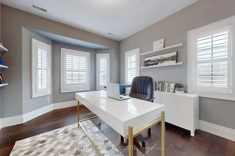 7 Colyton Court Aurora ON L4G 6Z6