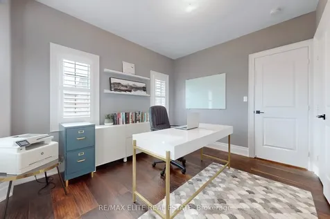 7 Colyton Court Aurora ON L4G 6Z6