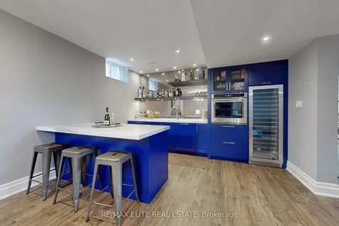 7 Colyton Court Aurora ON L4G 6Z6