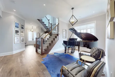 7 Colyton Court Aurora ON L4G 6Z6