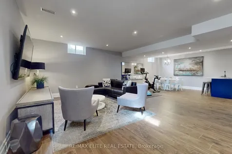 7 Colyton Court Aurora ON L4G 6Z6