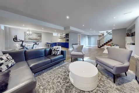 7 Colyton Court Aurora ON L4G 6Z6