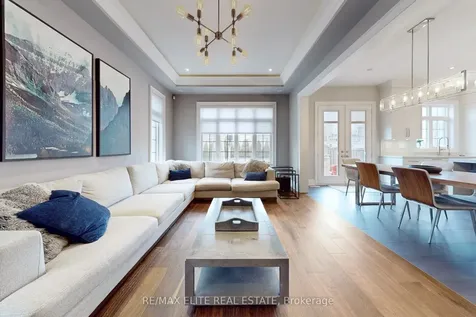 7 Colyton Court Aurora ON L4G 6Z6