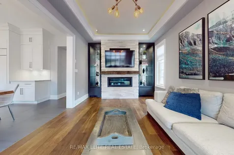 7 Colyton Court Aurora ON L4G 6Z6