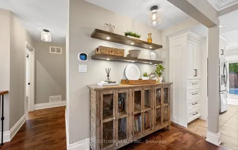 20 Compton Crescent Bradford West Gwillimbury ON L3Z 2X5