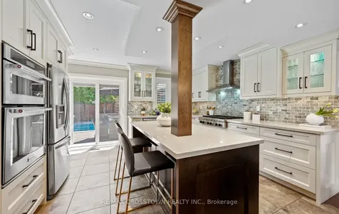 20 Compton Crescent Bradford West Gwillimbury ON L3Z 2X5