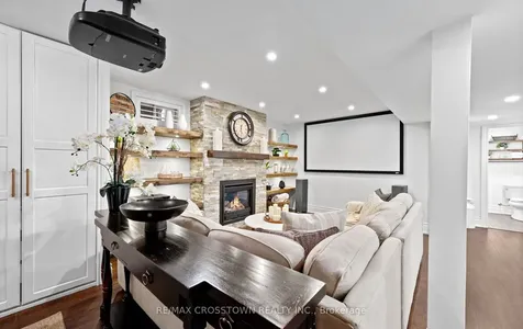 20 Compton Crescent Bradford West Gwillimbury ON L3Z 2X5