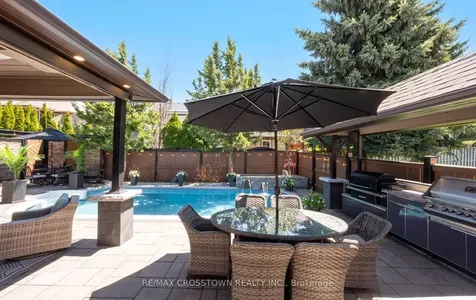 20 Compton Crescent Bradford West Gwillimbury ON L3Z 2X5