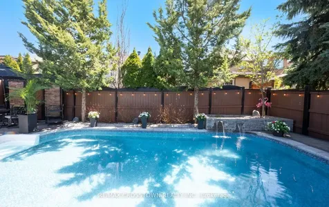 20 Compton Crescent Bradford West Gwillimbury ON L3Z 2X5