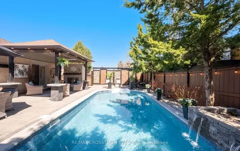 20 Compton Crescent Bradford West Gwillimbury ON L3Z 2X5