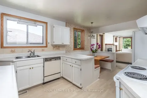 87 Child Drive Aurora ON L4G 1Y8