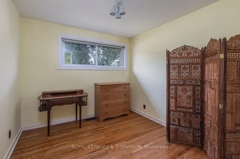 87 Child Drive Aurora ON L4G 1Y8