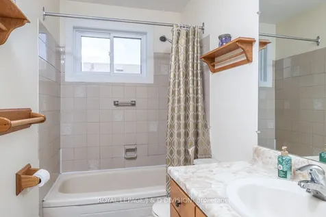 87 Child Drive Aurora ON L4G 1Y8