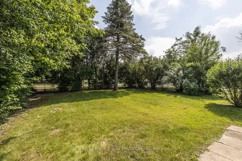 87 Child Drive Aurora ON L4G 1Y8